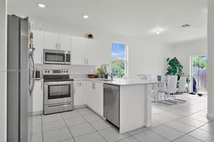 11889 NW 47th Manor, Coral Springs, FL 33076 - Photo 8