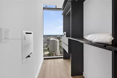 20 NE 11th #4702, Miami, FL 33132 - Photo 12