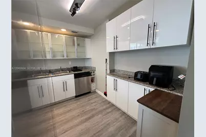 5838 Collins Ave #15H, Miami Beach, FL 33140 - Photo 4