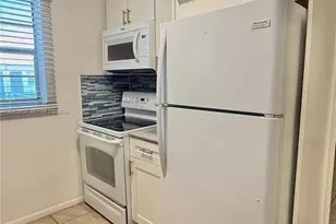 30 SE 4th Ave, Hallandale Beach, FL 33009 - Photo 4
