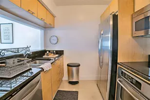 31 SE 5th St, Miami, FL 33131 - Photo 8