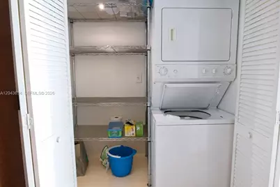 31 SE 5th #1203, Miami, FL 33131 - Photo 18