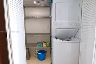 31 SE 5th St, Miami, FL 33131 - Photo 18