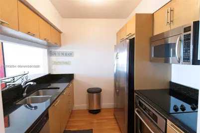 31 SE 5th #1203, Miami, FL 33131 - Photo 8