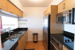 31 SE 5th, Miami, FL 33131 - Photo 8