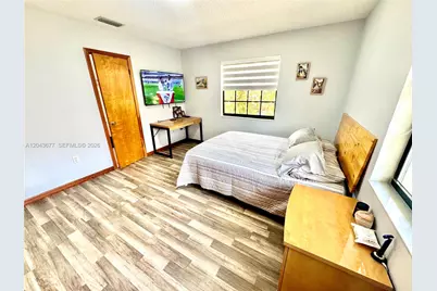 18701 Wentworth Dr, Hialeah, FL 33015 - Photo 34