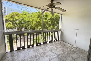 320 NE 12th Ave, Hallandale Beach, FL 33009 - Photo 16