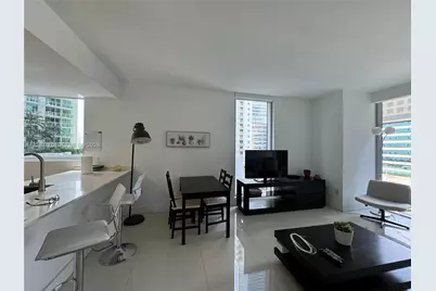 1300 Brickell Bay Dr #901, Miami, FL 33131 - Photo 2