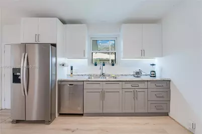 820 SW 26th Rd, Miami, FL 33129 - Photo 4