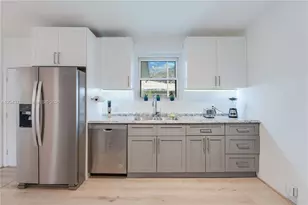 820 SW 26th Rd, Miami, FL 33129 - Photo 4