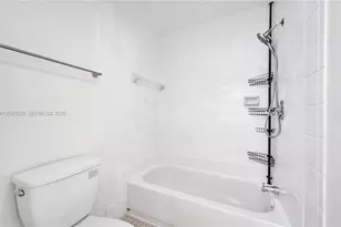 9220 NW 14th St, Pembroke Pines, FL 33024 - Photo 28