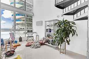 300 S Biscayne Blvd, Miami, FL 33131 - Photo 10