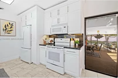 1056 Harrison St, Hollywood, FL 33019 - Photo 12