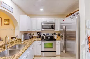 11415 Lakeview Dr, Coral Springs, FL 33071 - Photo 16