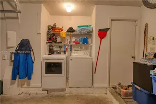 11415 Lakeview Dr, Coral Springs, FL 33071 - Photo 20