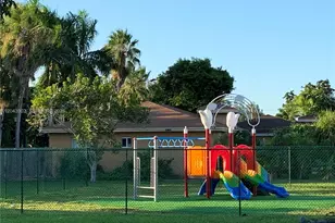 848 SW 10th St, Florida City, FL 33034 - Photo 10