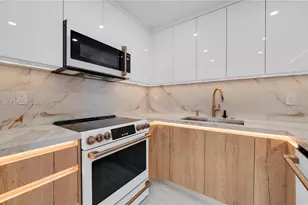 1623 Collins Ave, Miami Beach, FL 33139 - Photo 10