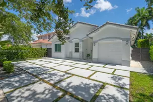 8757 NW 139th Terrace, Miami Lakes, FL 33018 - Photo 2