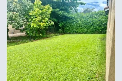 946 NW 206th St, Miami Gardens, FL 33169 - Photo 16