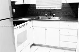 400 SE 9th Ct, Hallandale Beach, FL 33009 - Photo 8