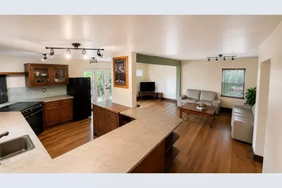 1401 NE 33rd St, Oakland Park, FL 33334 - Photo 6