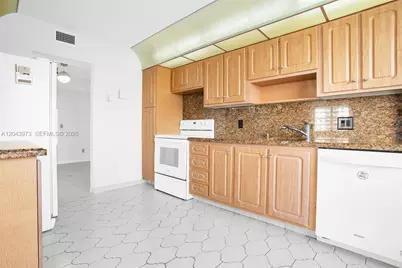 2851 NE 183rd St #1416E, Aventura, FL 33160 - Photo 10