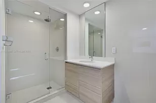 121 NE 34th St, Miami, FL 33137 - Photo 10