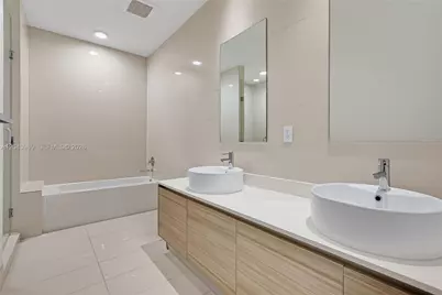 121 NE 34th St #PH3206, Miami, FL 33137 - Photo 8