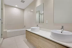 121 NE 34th St, Miami, FL 33137 - Photo 8