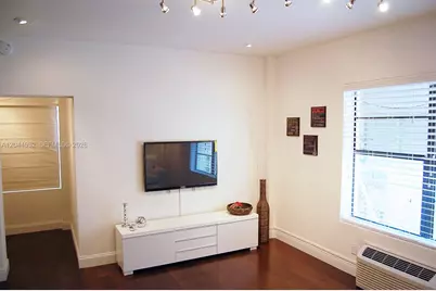 934 Michigan Ave #105, Miami Beach, FL 33139 - Photo 2