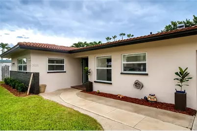 106 E Park Ln E, Hypoluxo, FL 33462 - Photo 2