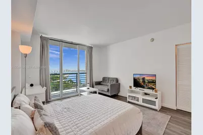 325 S Biscayne Blvd #1520, Miami, FL 33131 - Photo 2