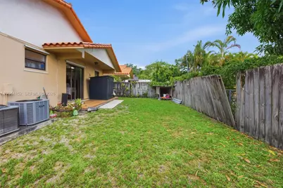 2801 SW 24th St, Miami, FL 33145 - Photo 28