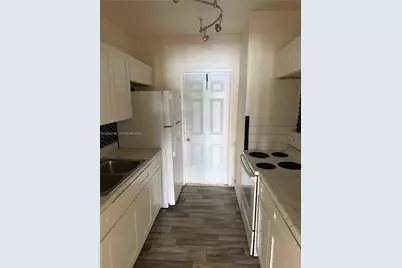 19001 NE 2nd Ave #1404, Miami, FL 33179 - Photo 4