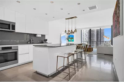 68 SE 6th St #2005, Miami, FL 33131 - Photo 2