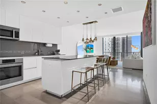 68 SE 6th St, Miami, FL 33131 - Photo 2