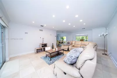 13140 Coronado Dr, North Miami, FL 33181 - Photo 18