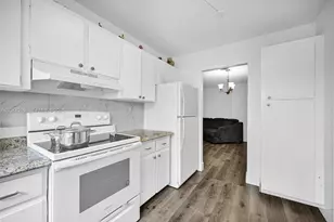 942 NE 199th St, Miami, FL 33179 - Photo 4
