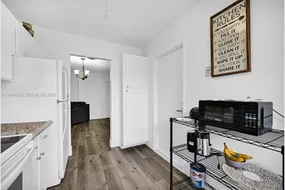 942 NE 199th St #4E, Miami, FL 33179 - Photo 8