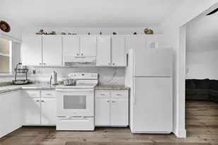 942 NE 199th St, Miami, FL 33179 - Photo 6