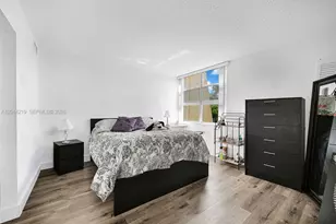 942 NE 199th St, Miami, FL 33179 - Photo 20
