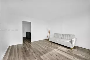 942 NE 199th St, Miami, FL 33179 - Photo 18