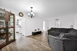 942 NE 199th St, Miami, FL 33179 - Photo 10
