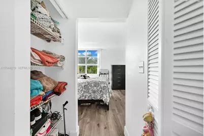 942 NE 199th St #4E, Miami, FL 33179 - Photo 24