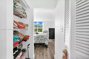 942 NE 199th St, Miami, FL 33179 - Photo 24