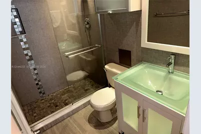 6039 Collins Ave #1205, Miami Beach, FL 33140 - Photo 12