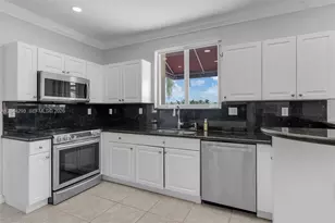 3906 NE 20th St, Homestead, FL 33033 - Photo 14