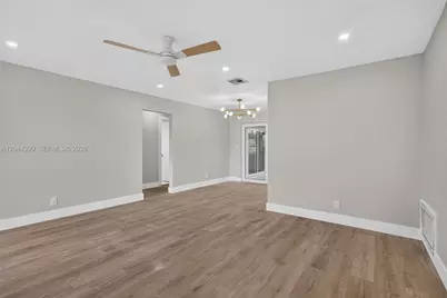 5711 NW 48th Ter, Tamarac, FL 33319 - Photo 2