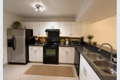 862 Crystal Lake Dr, Deerfield Beach, FL 33064 - Photo 2