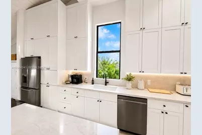 2641 S Parkview Dr, Hallandale Beach, FL 33009 - Photo 2